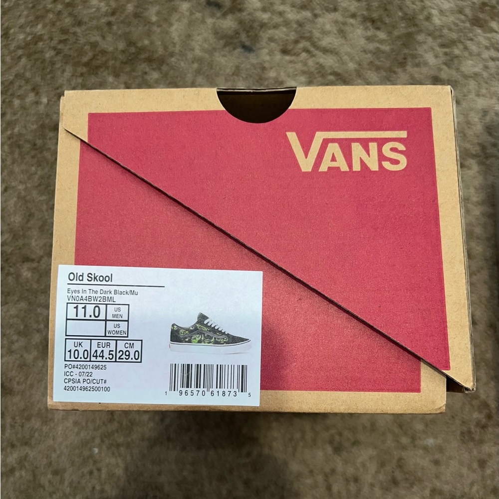 Vans Size 11 Men GLOW IN THE DARK Old Skool Eves In The Dark Black/Mu - Picture 2 of 4